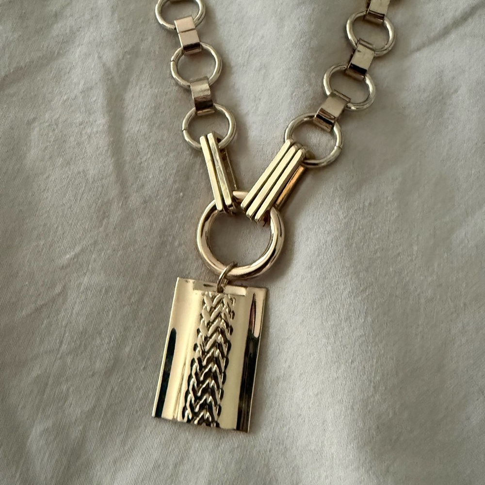 Elegant Gold Chain Necklace